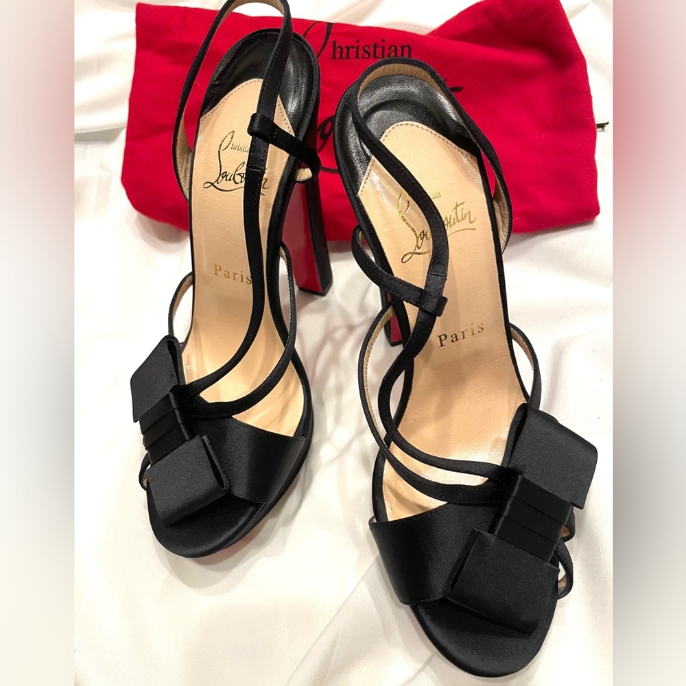 NIB Christian Louboutin DISCONOEUD BK01 Satin Bow Black High Heels size 39 Sz 8